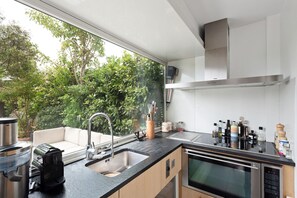 冰箱、微波炉、烤箱、炉灶