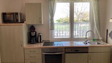 Kühlschrank, Mikrowelle, Ofen, Geschirrspüler