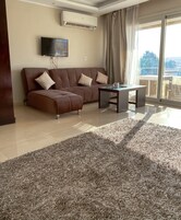 Habitación de lujo, varias camas, no fumadores, balcón | Minibar, cortinas opacas, sistema de insonorización