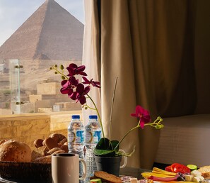 全景双人房, 多张床, 无烟房, 阳台 | 迷你吧、遮光窗帘、隔音、熨斗/熨衣板