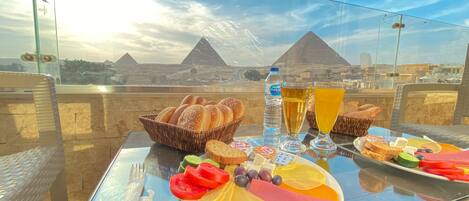 Minibar, blendingsgardiner, lydisolert og strykejern/-brett