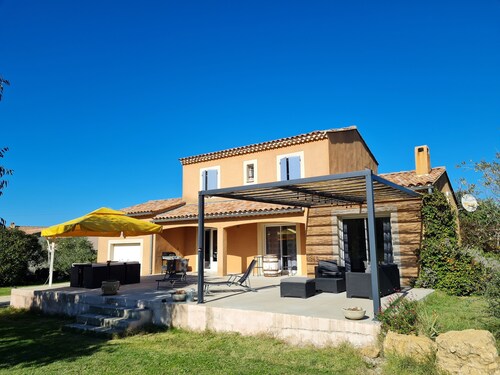 Villa at the foot of Mont Ventoux for 7 people in Malaucène with private pool