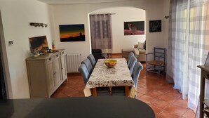 Dining - Villa at the foot of Mont Ventoux for 7 people in Malaucène with private pool (Malaucène)