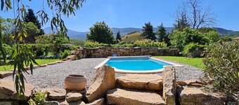 Villa at the foot of Mont Ventoux for 7 people in Malaucène with private pool