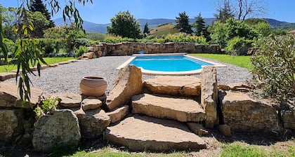 Villa am FuĂe des Mont Ventoux fĂŒr 7 Personen in MalaucĂšne mit privatem Pool