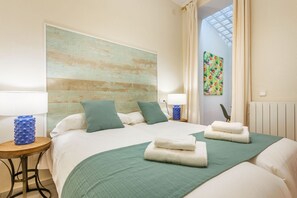 3 slaapkamers, een kluis op de kamer, een bureau, geluiddichte muren