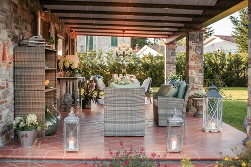 VILLA PEMOLA a Luxury Farmhouse with Garden and bikes in Lucca Town