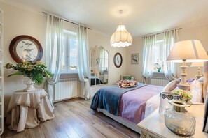 3 bedrooms, iron/ironing board, bed sheets