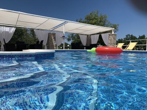 Nous vous souhaitons la bienvenue dans notre complexe de luxe Holiday Home Medo.