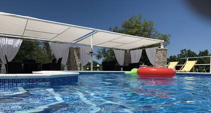 Nous vous souhaitons la bienvenue dans notre complexe de luxe Holiday Home Medo.