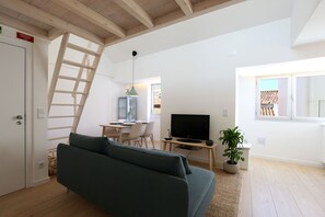 TV - Carol's Beach House (Nazaré)