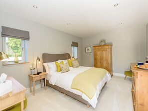 Room - 1 bedroom accommodation in Abbeystead, near Lancaster (Abbeystead, near Lancaster)