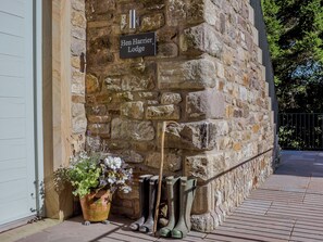 Property grounds - 1 bedroom accommodation in Abbeystead, near Lancaster (Abbeystead, near Lancaster)