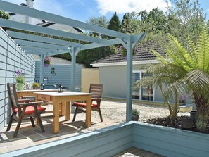 Outdoor dining - 1 bedroom accommodation in St Austell (St Austell)