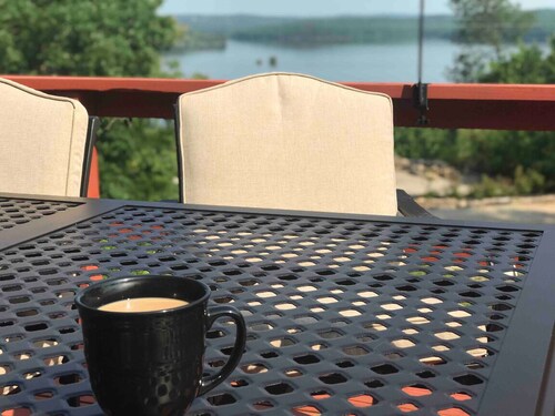 Amazing view of Lake Norfork, room for everyone!