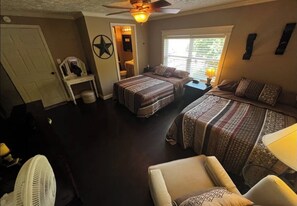 3 Schlafzimmer, Schreibtisch, Bügeleisen/Bügelbrett, kostenloses WLAN