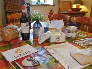 Dining - 2 bedroom accommodation in Bodorgan (Bodorgan)