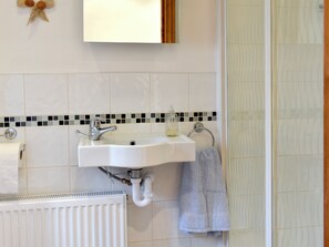 Towels - 1 bedroom accommodation in Par, near St Austell (Par, near St Austell)