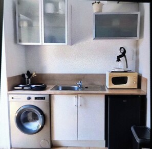 Fridge, microwave, stovetop, coffee/tea maker