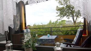 A balcony with a table and chairs, a potted plant, and two lanterns. - Baltic Sea Apartment App. 6110 - Baltic Sea app. App. 6110 (Wendtorf)