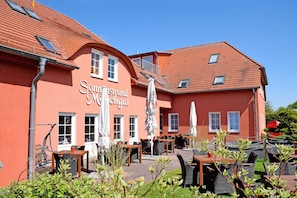 Outdoor dining - 11 Double room A (H) - The small hotel on Mönchgut! (Mönchgut)