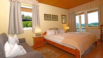 3 bedrooms, in-room safe, iron/ironing board, free WiFi