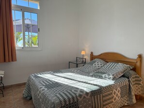 1 bedroom, travel cot, bed sheets - El Monte - El Monte 1 (Los Llanos)