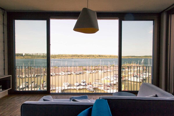 Unclassified image, 1 of 20, button