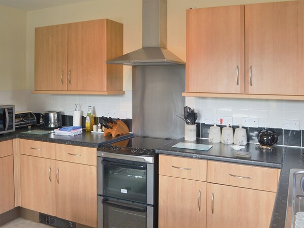Cookware/dishes/utensils