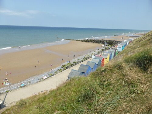 Deck 2 -  a ground floor apartment with sea views that sleeps 4 guests  in 2 bedrooms