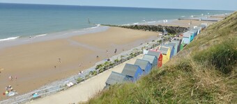 Deck 2 -  a ground floor apartment with sea views that sleeps 4 guests  in 2 bedrooms