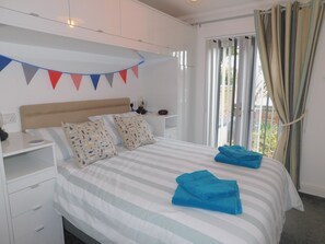 Room - Deck 2 -  a ground floor apartment with sea views that sleeps 4 guests  in 2 bedrooms (Sheringham)