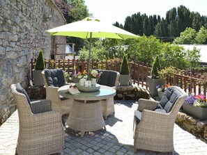 Outdoor dining - 2 bedroom accommodation in Ilsington, near Newton Abbot (Ilsington, near Newton Abbot)