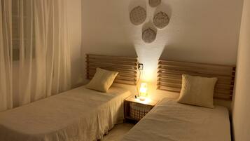 3 slaapkamers, een strijkplank/strijkijzer, wifi, beddengoed