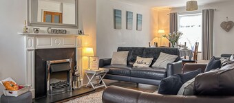 2 bedroom accommodation in Clynnog-Fawr, near Criccieth