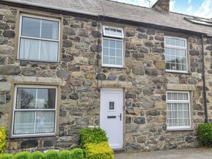 Exterior - 2 bedroom accommodation in Clynnog-Fawr, near Criccieth (Clynnog-Fawr, near Criccieth)