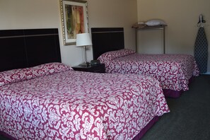 Suite familiar, 2 camas Queen size, para no fumadores | Cortinas blackout, tabla de planchar con plancha y wifi gratis 