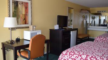 Quarto standard, 2 camas Queen, para não fumantes | Cortinas blackout, ferros/tábuas de passar roupa, Wi-Fi de cortesia