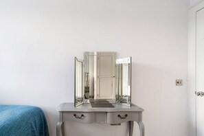 3 bedrooms, desk, iron/ironing board, WiFi - Unique Flat in the Heart of New Town (Edinburgh)