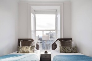 3 bedrooms, desk, iron/ironing board, WiFi