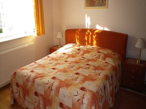 1 chambre, lit parapluie, draps fournis