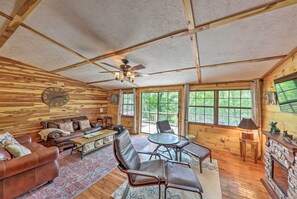 TV, fireplace, books - Seasonal Water Views: Home Near Center Hill Lake (Silver Point)