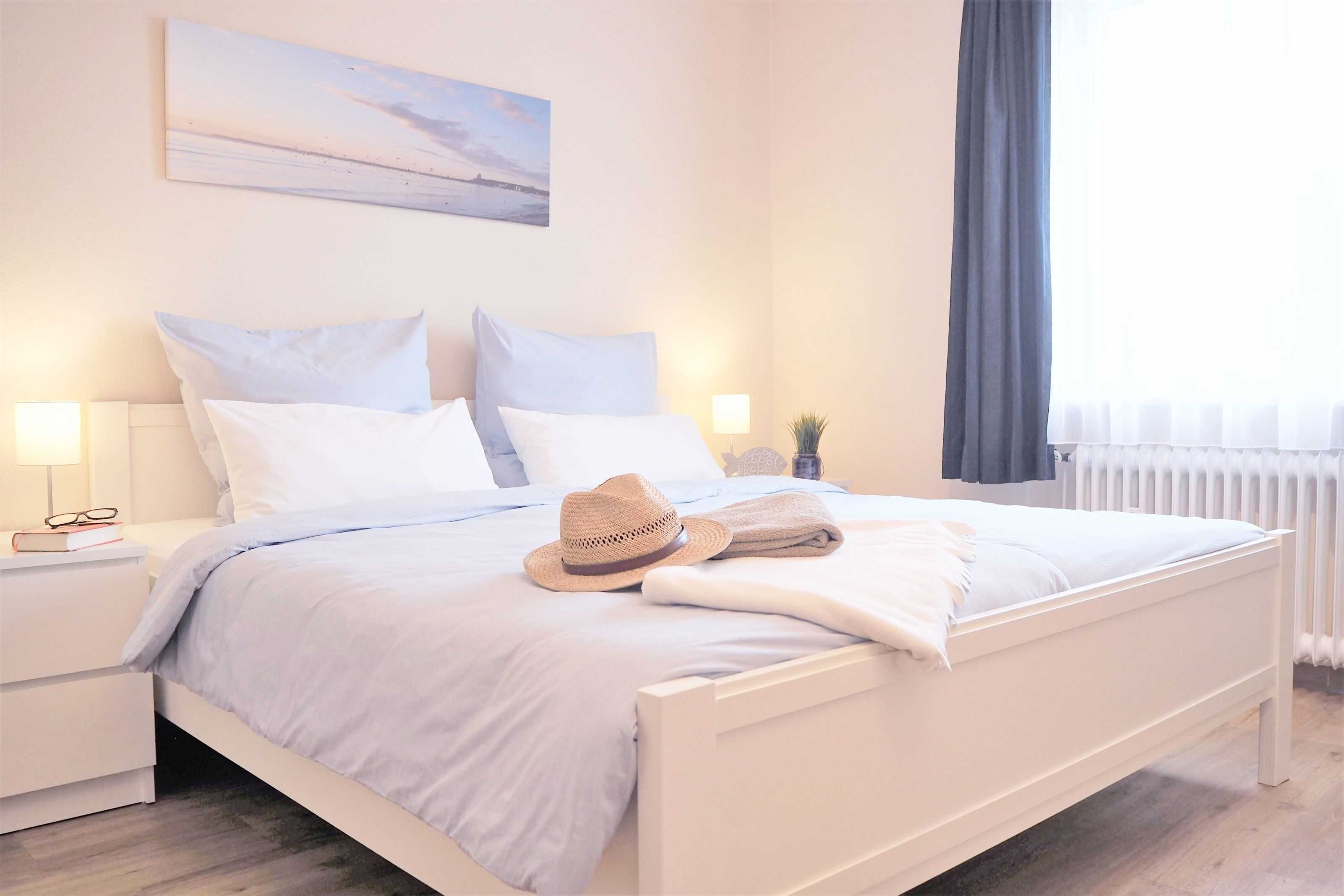 2 bedrooms, travel cot, WiFi, bed sheets
