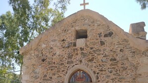 A stone church with a cross on top, a wooden door, and a bench outside. - Il Silenzio (first floor) Magarikari South Crete (Magarikari)