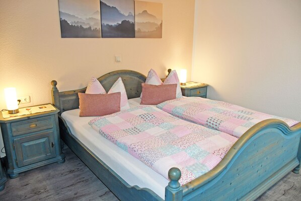 Unclassified image, 1 of 20, button - 08 Double room incl. breakfast - Bed and breakfast in Sellin (Sellin)