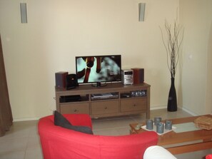 TV - Casa Amaral - Apartment (Costa da Catarica, Palmada)
