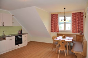 Fridge, oven, dishwasher, coffee/tea maker