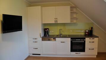 Fridge, oven, dishwasher, coffee/tea maker