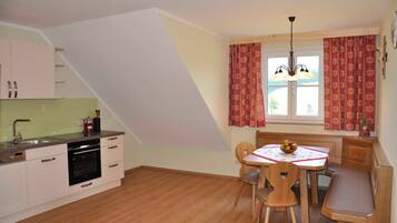 Réfrigérateur, four, lave-vaisselle, cafetiÚre/bouilloire