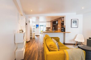 TV - Modern & Stylish Garden Home in Islington - Pass the Keys (London)